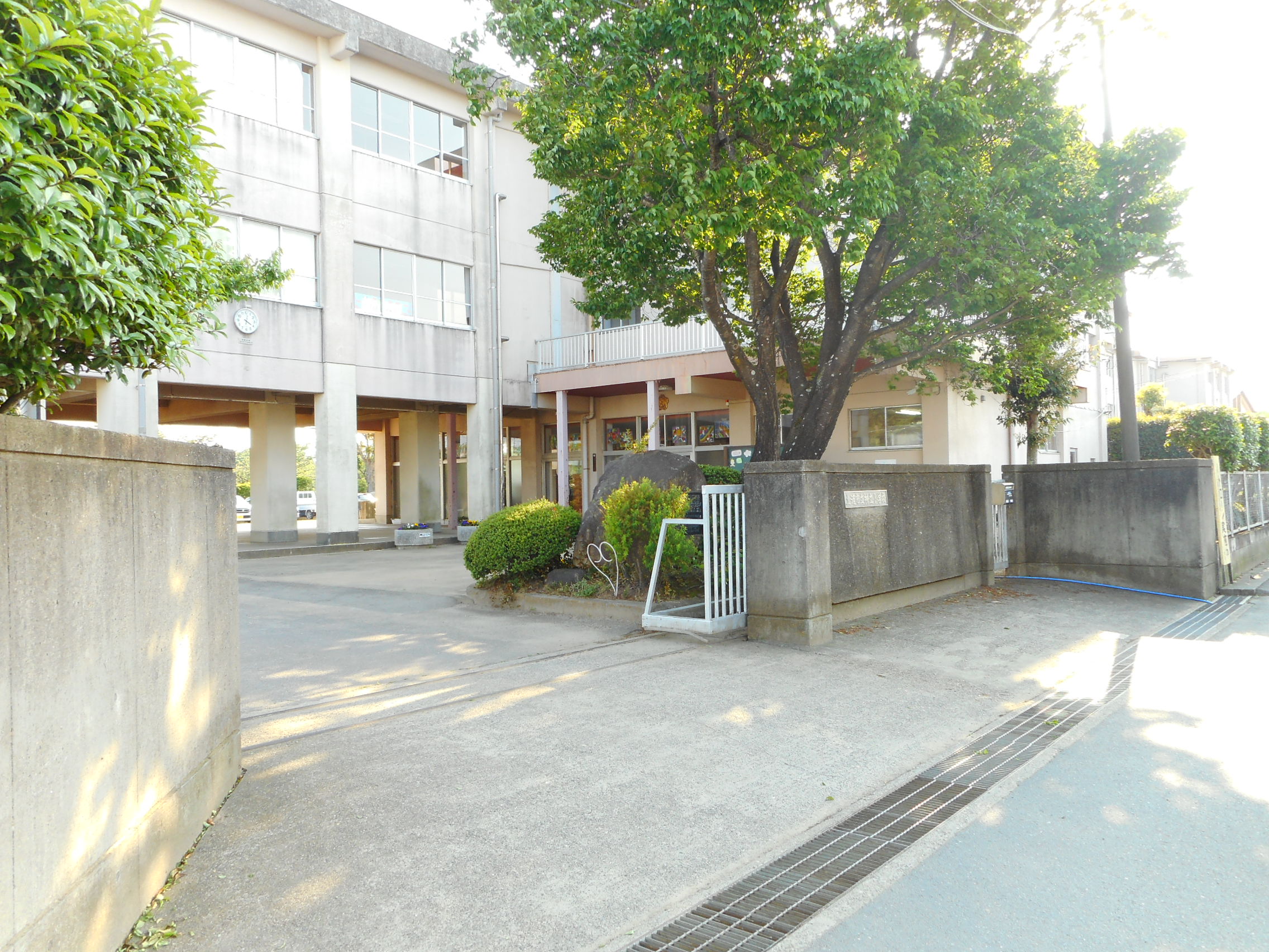 土浦市中貫　土地 中学校