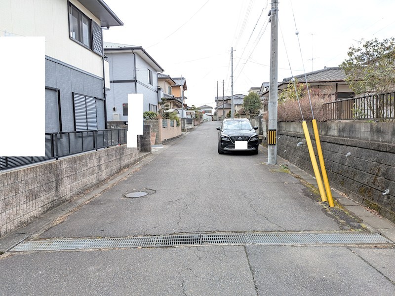 石岡市茨城２丁目　中古戸建 現地写真（前面道路含む現地写真）
