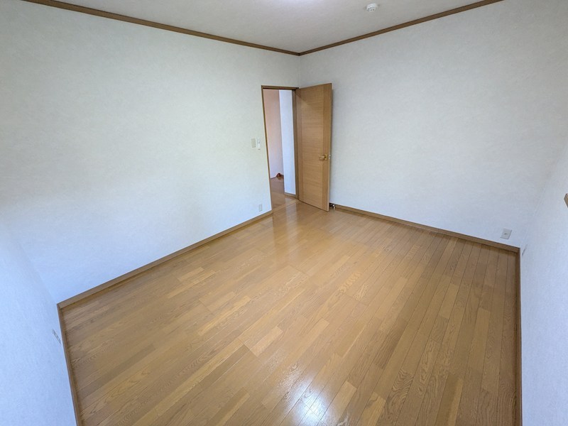かすみがうら市牛渡　中古戸建 内観写真（リビング以外の居室）