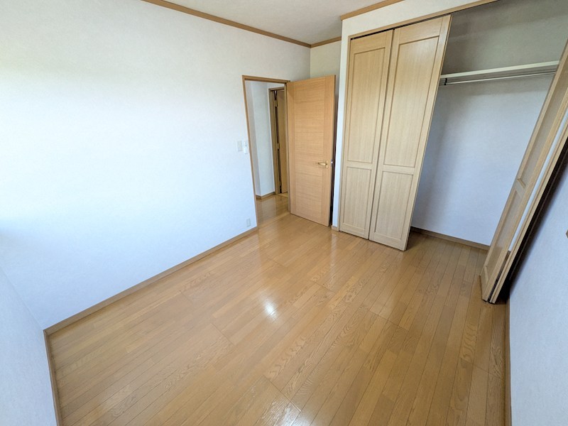 かすみがうら市牛渡　中古戸建 内観写真（リビング以外の居室）