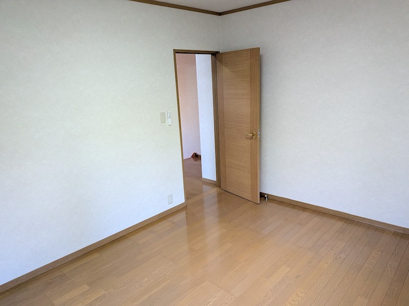 かすみがうら市牛渡　中古戸建 内観写真（リビング以外の居室）