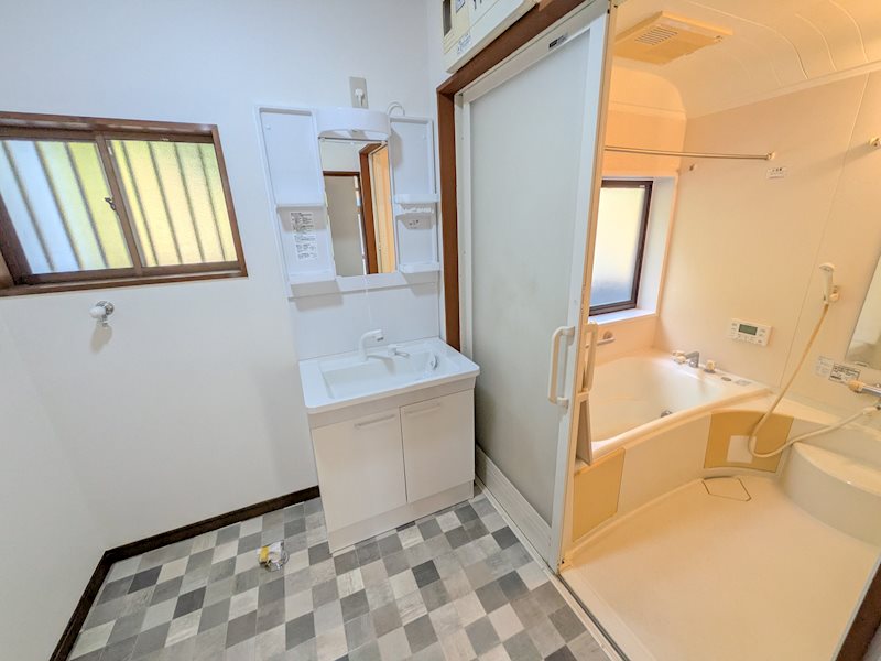 石岡市川又　中古戸建 内観写真（洗面台・洗面所）