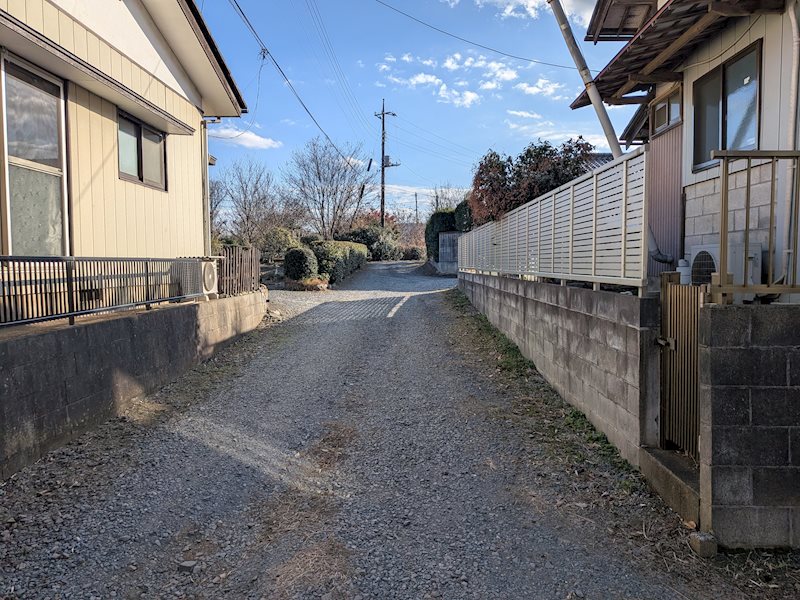 石岡市川又　中古戸建 現地写真（前面道路含む現地写真）