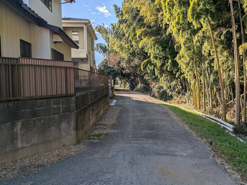 石岡市川又　中古戸建 現地写真（前面道路含む現地写真）