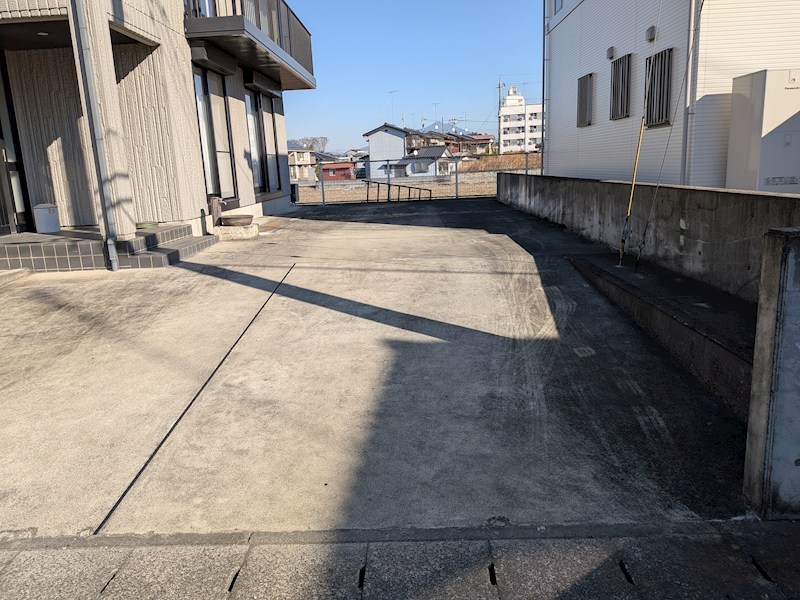 下妻市平沼　中古戸建 現地写真（駐車場）
