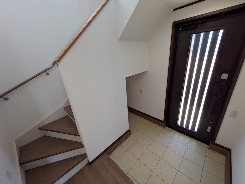 つくば市春風台　中古戸建 現地写真（玄関）