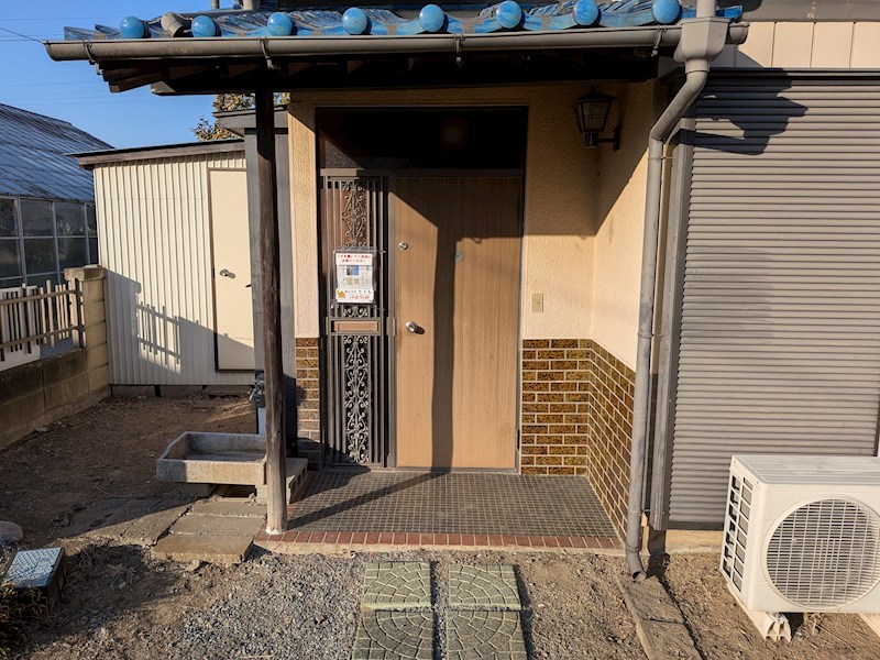 常総市原宿　中古戸建 現地写真（玄関）