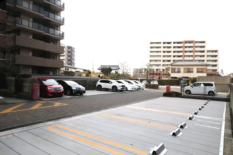 ヴェルシティ古河二番館 共用部写真（駐車場）