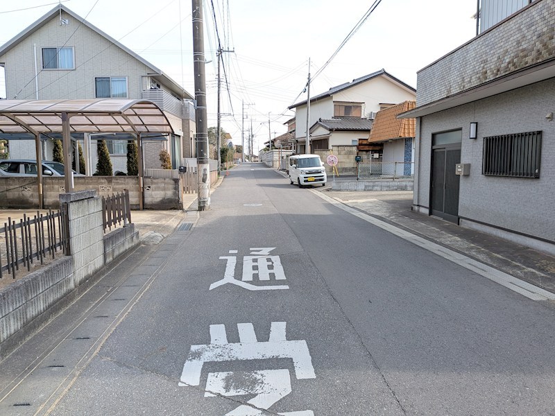 阿見町中央３丁目　中古戸建 現地写真（前面道路含む現地写真）