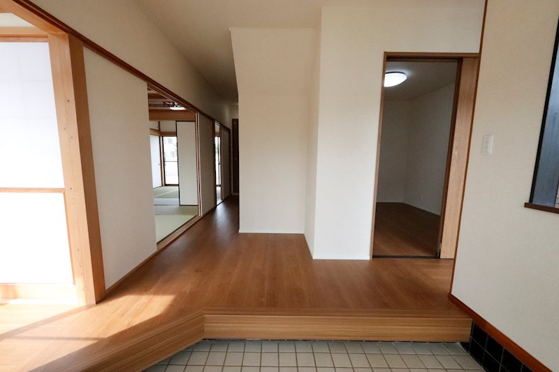 古河市中田　中古戸建 現地写真（玄関）