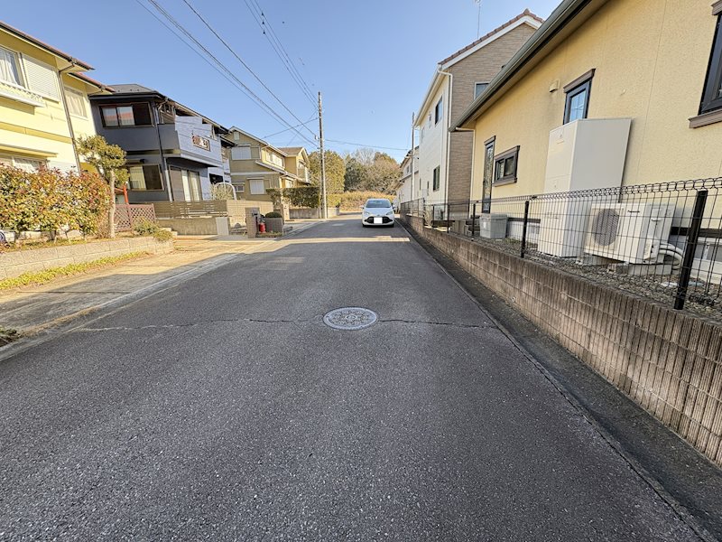 阿見町南平台２丁目　中古戸建 現地写真（前面道路含む現地写真）