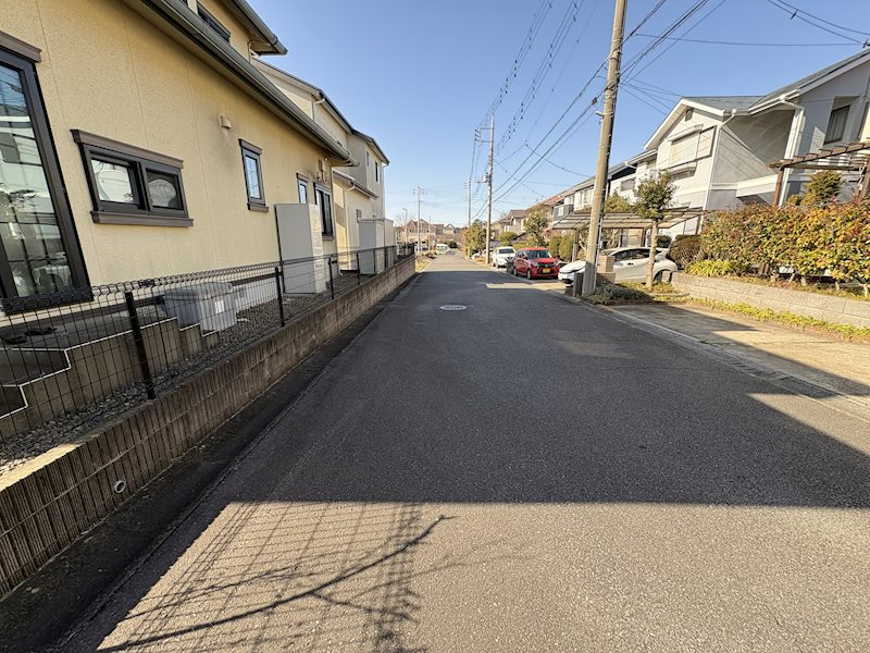 阿見町南平台２丁目　中古戸建 現地写真（前面道路含む現地写真）