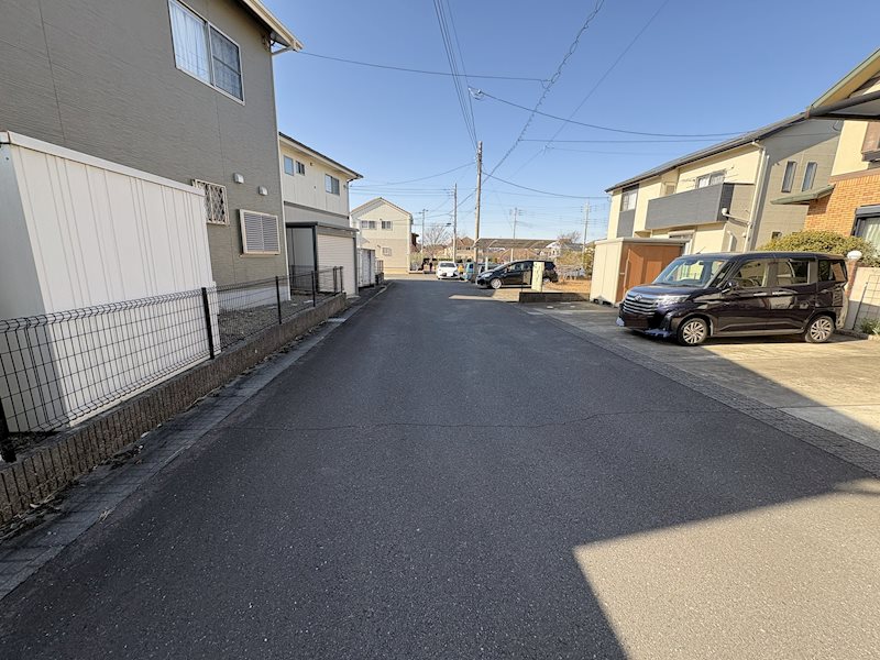 阿見町南平台２丁目　中古戸建 現地写真（前面道路含む現地写真）