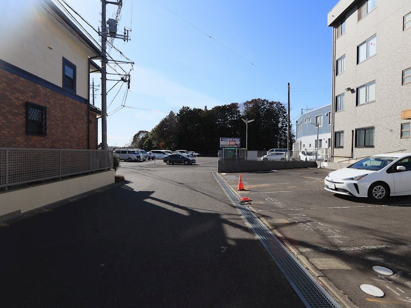 つくば市東新井　KMS.S2ビル 現地写真（駐車場）