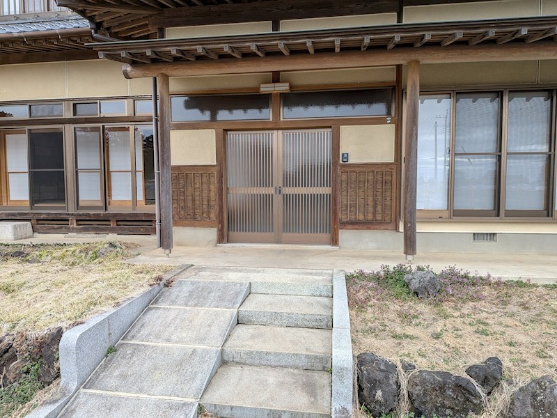 筑西市桑山　中古戸建 現地写真（玄関）