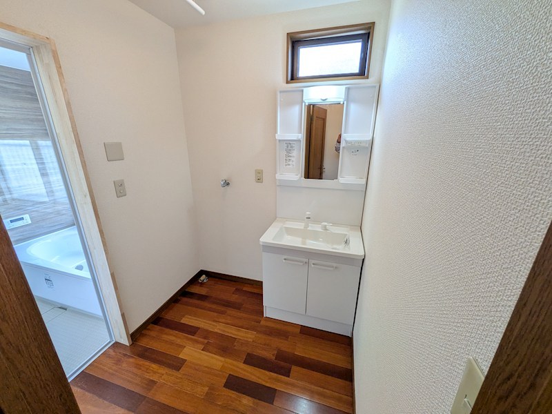 筑西市みどり町１丁目　中古戸建 内観写真（洗面台・洗面所）