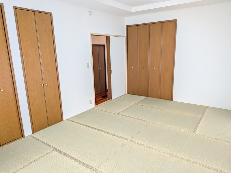 筑西市みどり町１丁目　中古戸建 内観写真（リビング以外の居室）