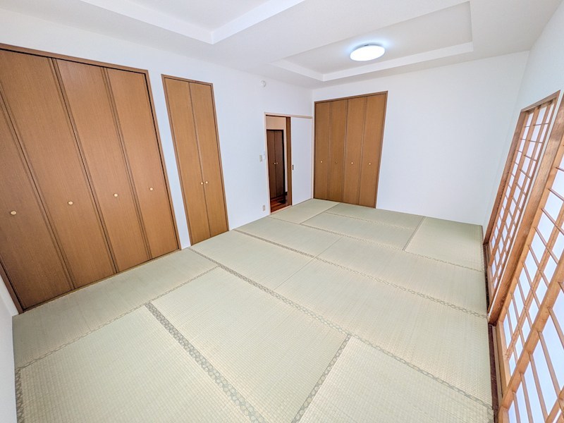 筑西市みどり町１丁目　中古戸建 内観写真（リビング以外の居室）