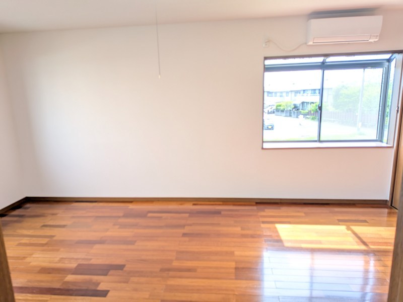 筑西市みどり町１丁目　中古戸建 内観写真（リビング以外の居室）