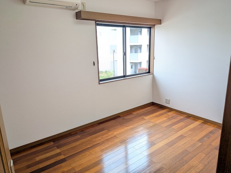筑西市みどり町１丁目　中古戸建 内観写真（リビング以外の居室）