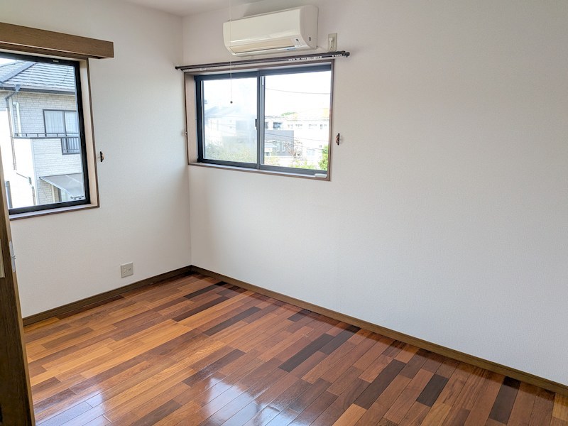 筑西市みどり町１丁目　中古戸建 内観写真（リビング以外の居室）