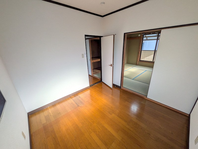筑西市幸町３丁目　中古戸建 内観写真（リビング以外の居室）