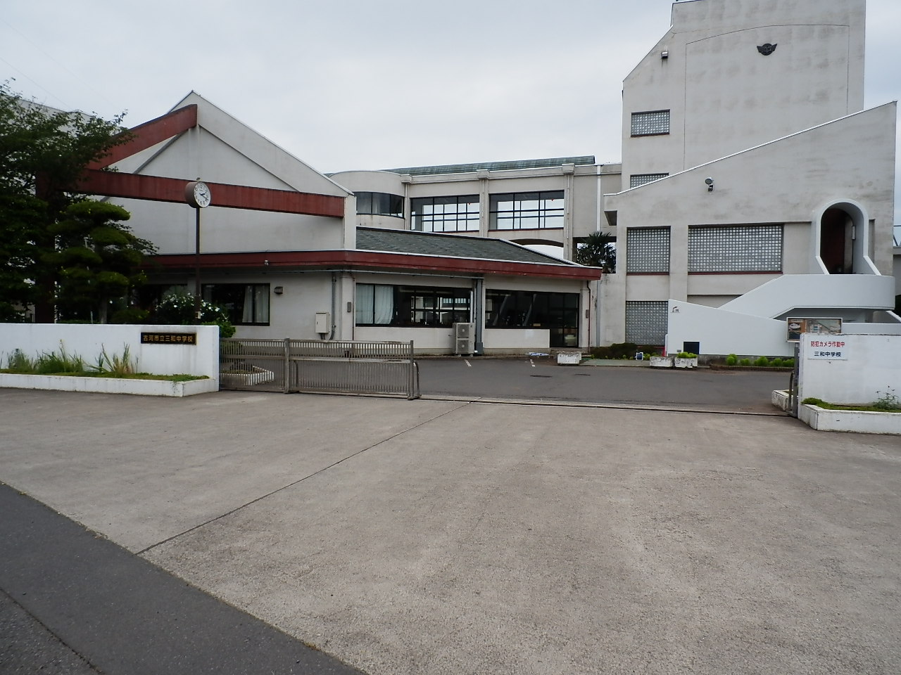 古河市長左エ門新田　中古戸建 中学校
