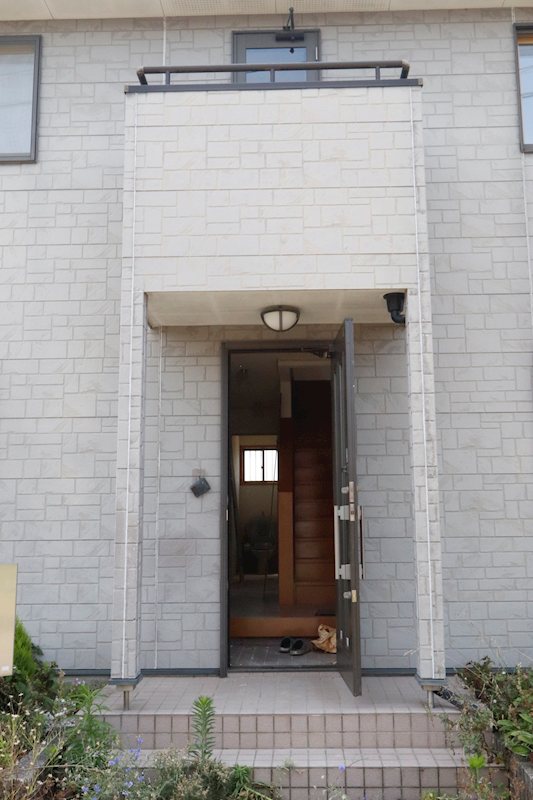 古河市上辺見　中古戸建 現地写真（玄関）