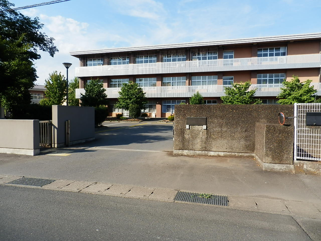 古河市上辺見　中古戸建 中学校