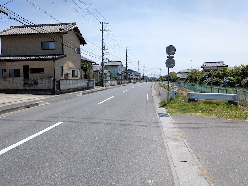 下妻市小島　中古戸建 現地写真（前面道路含む現地写真）