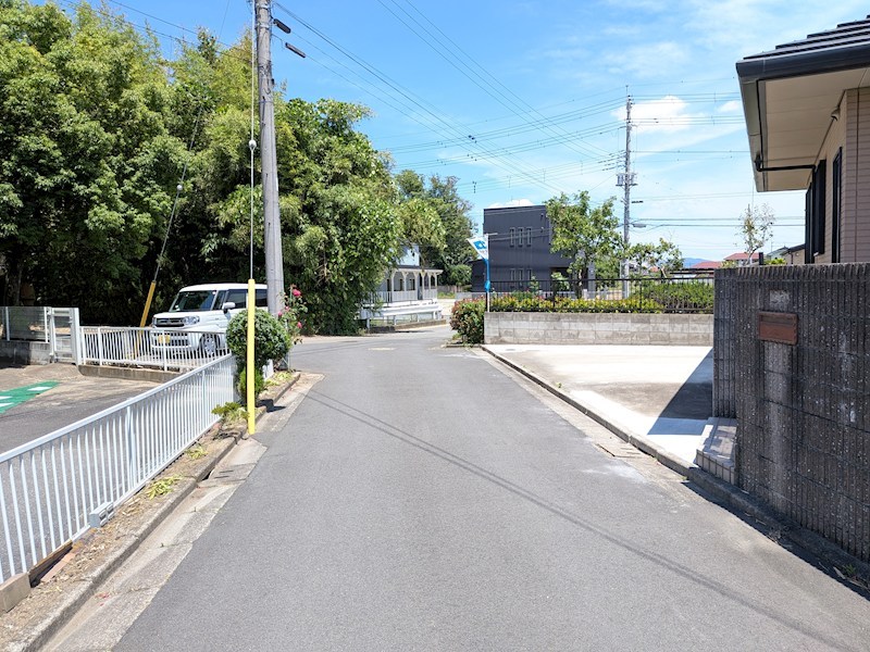 下妻市小島　中古戸建 現地写真（前面道路含む現地写真）