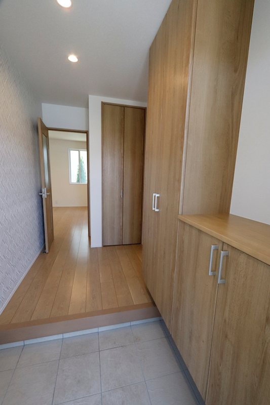 筑西市市野辺　中古戸建 現地写真（玄関）