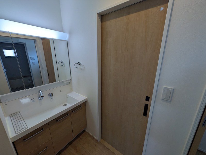 稲敷郡阿見町岡崎２丁目　中古戸建 内観写真（洗面台・洗面所）