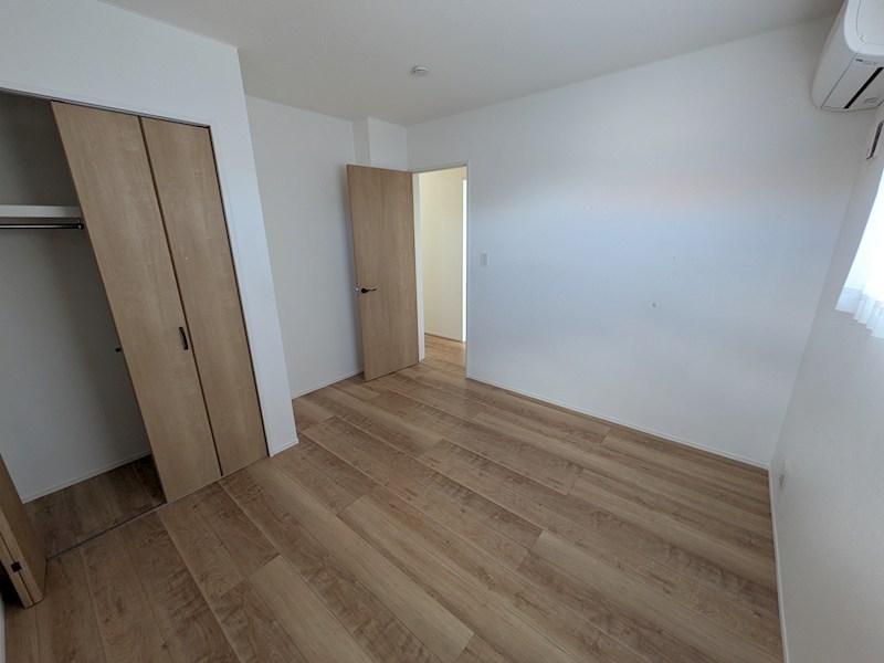 稲敷郡阿見町岡崎２丁目　中古戸建 内観写真（子供部屋）