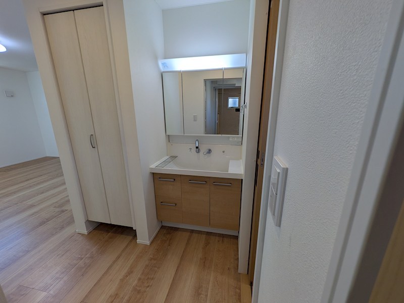 稲敷郡阿見町岡崎２丁目　中古戸建 内観写真（洗面台・洗面所）