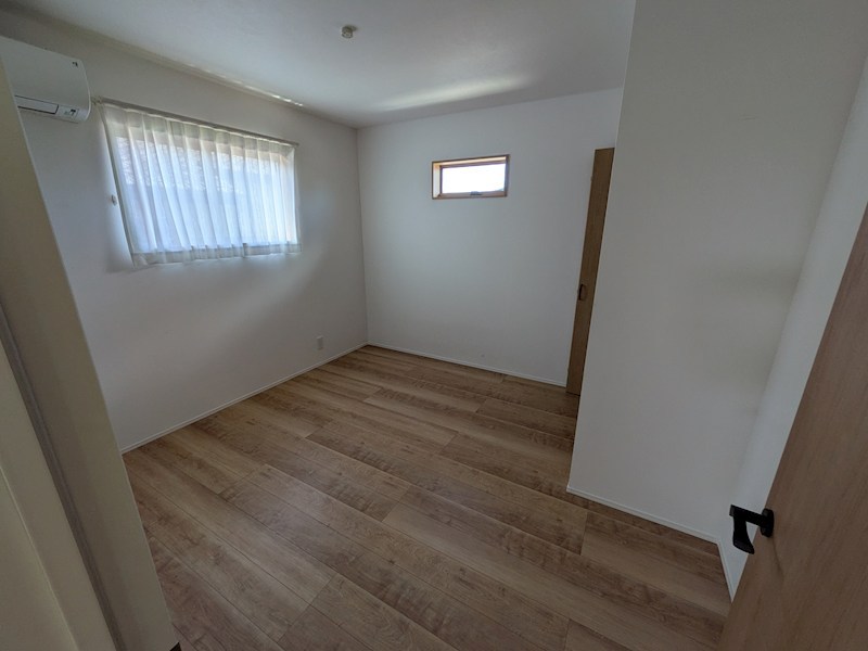 稲敷郡阿見町岡崎２丁目　中古戸建 内観写真（リビング以外の居室）