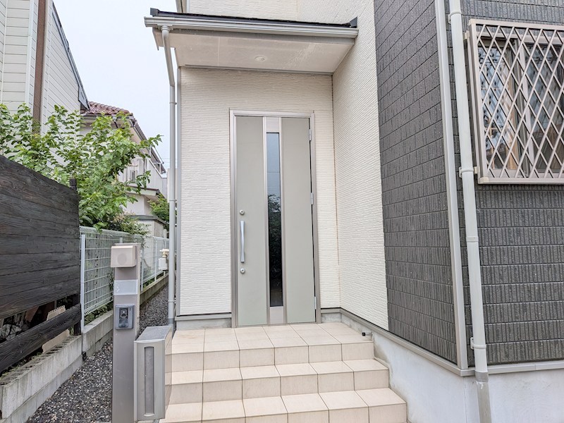 牛久市さくら台３丁目　中古戸建 現地写真（玄関）