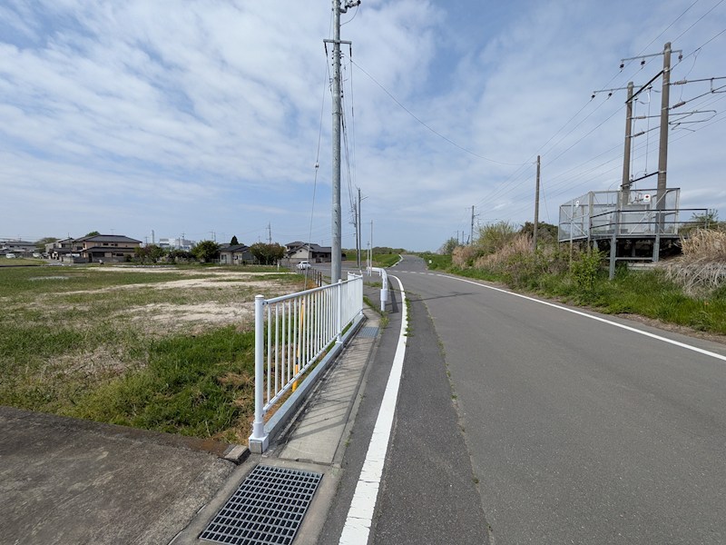 筑西市伊佐山24-2　土地 現地写真（前面道路含む現地写真）