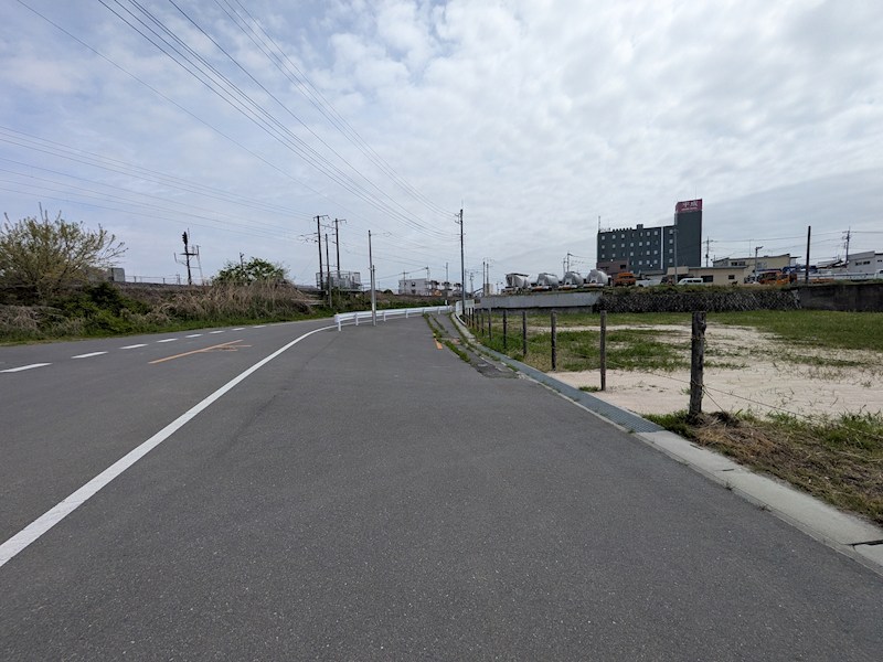 筑西市伊佐山24-2　土地 現地写真（前面道路含む現地写真）