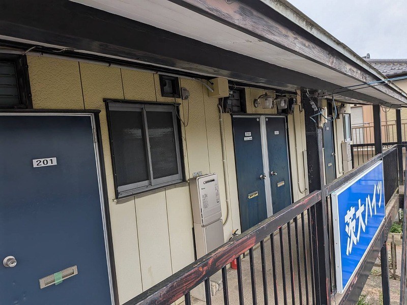 水戸市渡里町　売アパート 現地写真（玄関）
