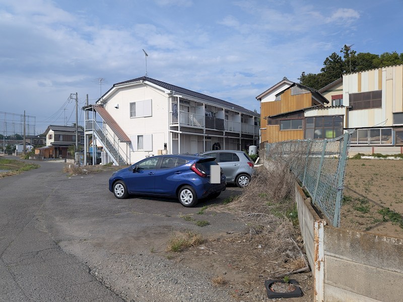 常総市向石下　アパート 現地写真（駐車場）