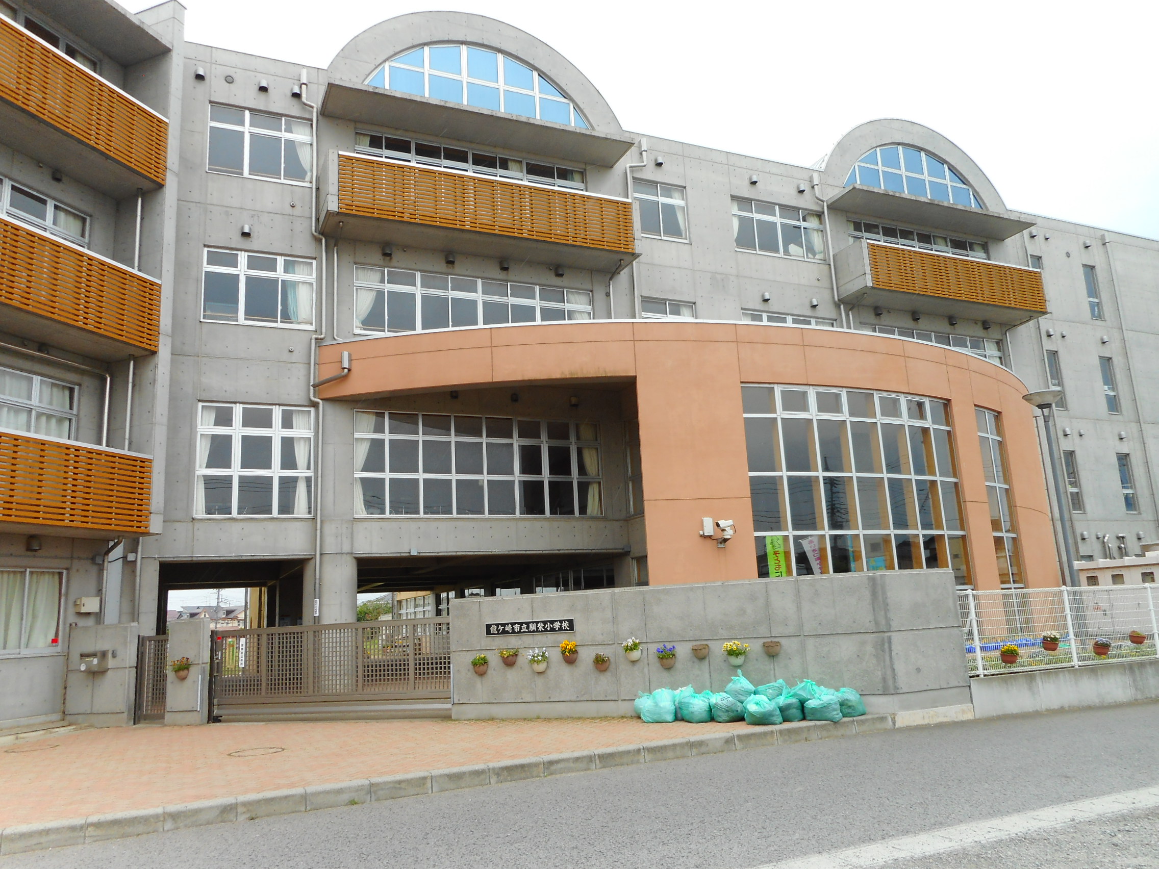 マンハイム佐貫Ａ棟　9F 小学校