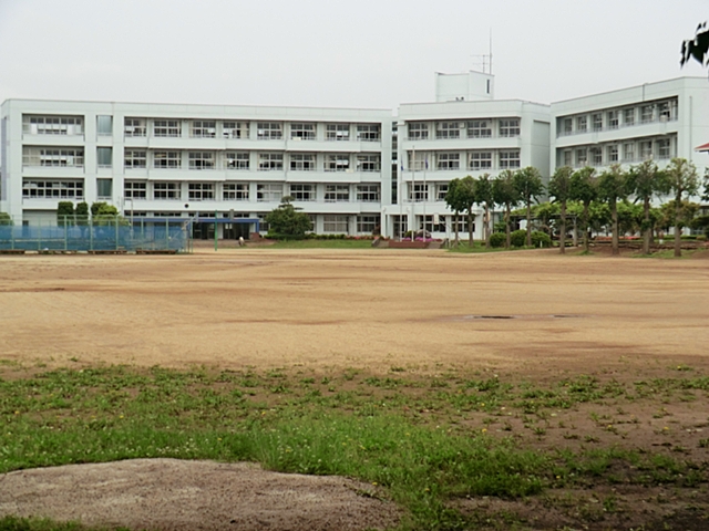 牛久市上柏田１丁目　中古戸建 中学校