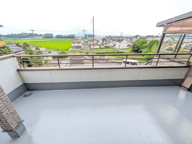 下妻市下妻丙　中古戸建 現地写真（バルコニー）