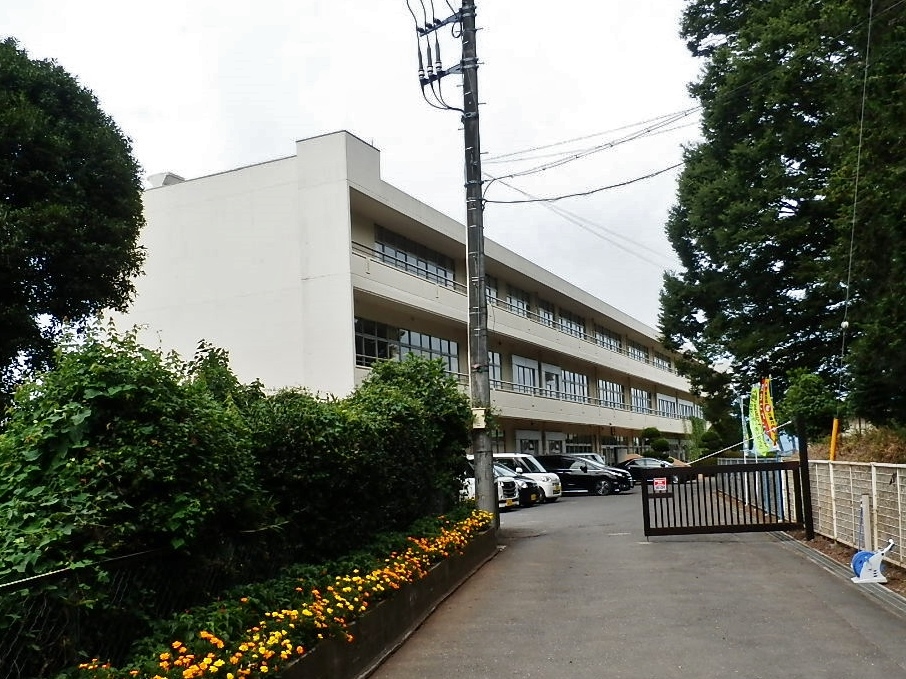 下妻市下妻丙　中古戸建 小学校