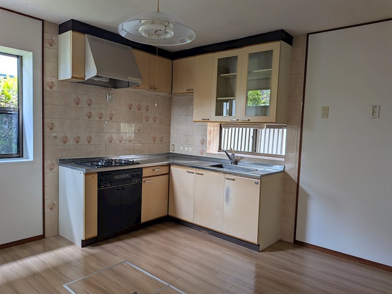牛久市栄町３丁目　中古戸建 内観写真（キッチン）