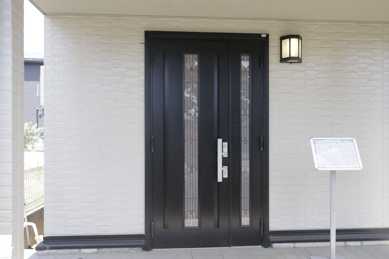 龍ケ崎市藤ケ丘３丁目　中古戸建 現地写真（玄関）