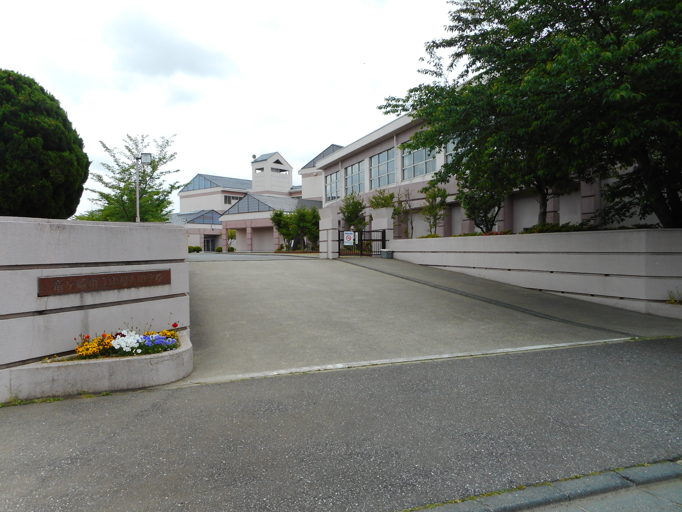 ウッドパーク四季の丘WA棟 中学校