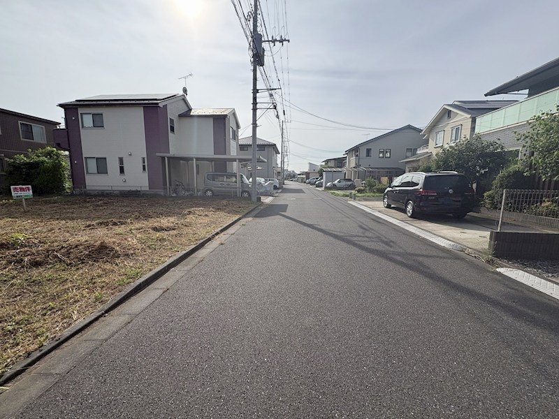 牛久市ひたち野東２丁目　土地  現地写真（前面道路含む現地写真）