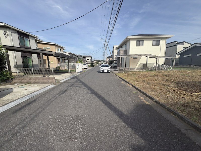 牛久市ひたち野東２丁目　土地  現地写真（前面道路含む現地写真）